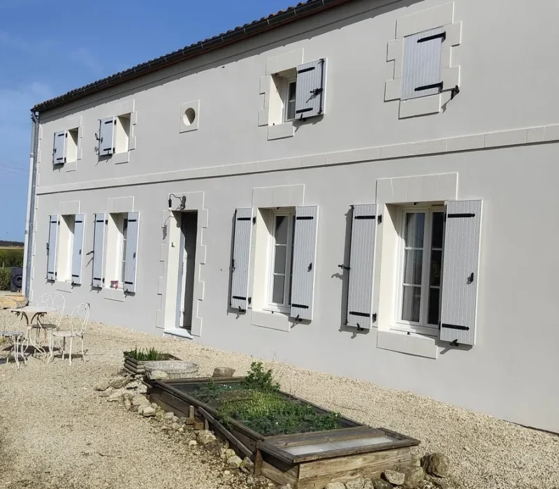 Réalisation de peinture extérieure par TLM Déco Design, peintre décorateur à la Rochelle