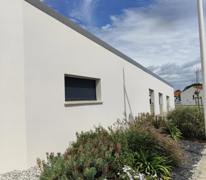 Réalisation de ravalement de façade par TLM Déco Design, peintre décorateur à la Rochelle